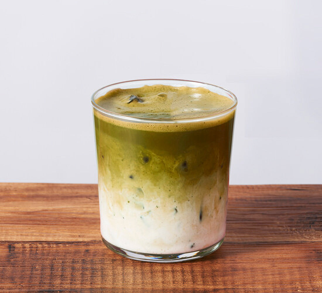 ミルクを注いで出来上がり!棒ほうじ茶ラテの素