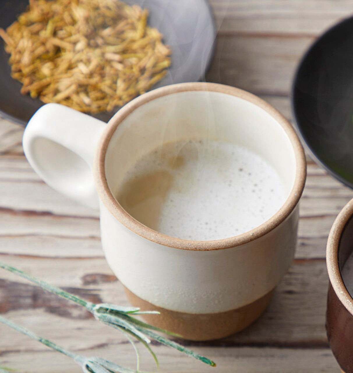 ミルクを注いで出来上がり!棒ほうじ茶ラテの素