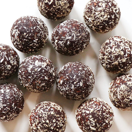 デーツとカカオがベース!グルテンフリーのフルーツナッツボール