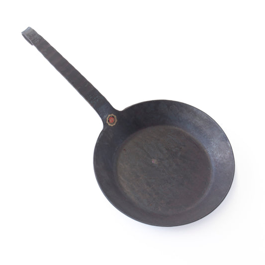 ドイツが誇る、無骨な鉄のフライパン