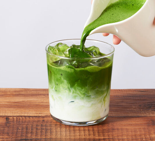 ミルクを注いで出来上がり！宇治抹茶ラテの素