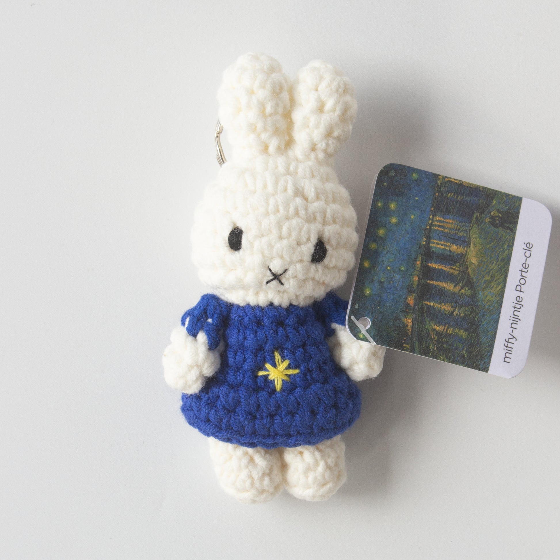 JUST DUTCH（ジャストダッチ） ゴッホ作「星月夜」（The Starry Night）をモチーフにしたミッフィーのあみぐるみキーチェーン バリエーション4番（実際に発送する商品）