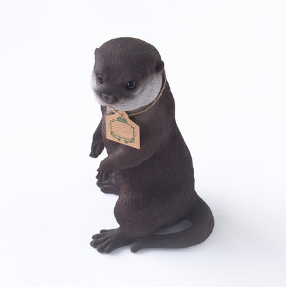 つぶらな瞳の、リアルなカワウソ貯金箱　