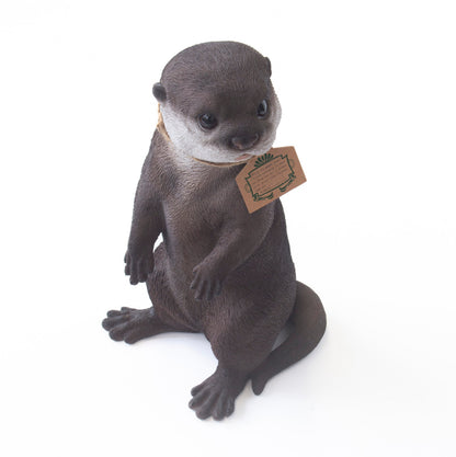 つぶらな瞳の、リアルなカワウソ貯金箱　