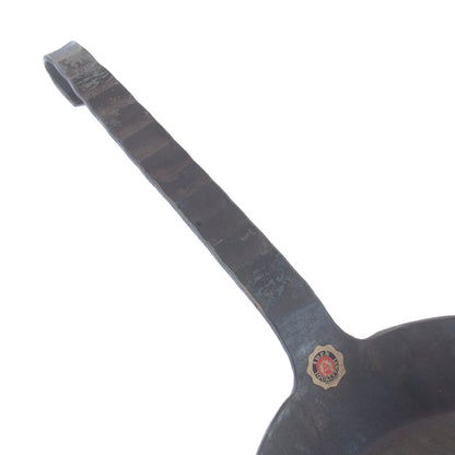 ドイツが誇る、無骨な鉄のフライパン